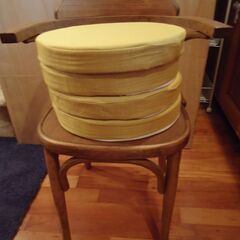 新品!! 滑り止め付き円形座布団4個セット(可愛い黄色)の画像