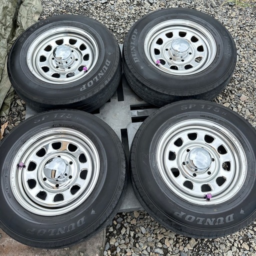 去年購入　デイトナ　メッキ　１５インチ　ハイエース　タイヤ付き　ホイール