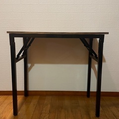 【1回のみ使用】折りたたみテーブルの画像