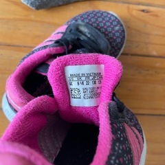 adidas こども靴の画像
