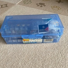 主に貼り付けるタイプのビーズの材料の画像