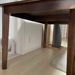 ダイニングテーブル 茶色の画像