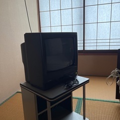 テレビとテレビ台　　無料の画像