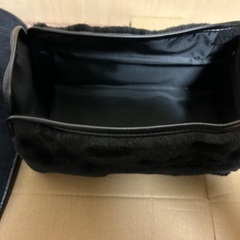 D.A.D GARSON ／ DAD もふもふ系素材　レザー型押しロゴ・シートクッション・ティッシュカバー　タイプ　ブラックファーの画像