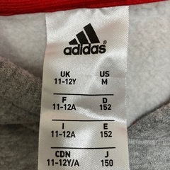 adidas スウェットパーカ　150サイズ　子供服の画像