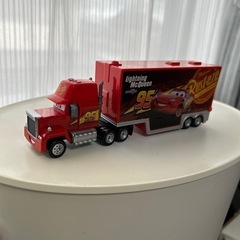 カーズ　マック　トレーラートラック　トミカ