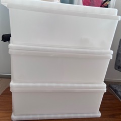 3段の収納ケース
