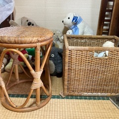 ラタン製品？椅子とカゴ
