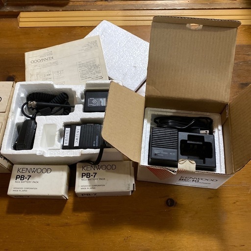 KENWOODトランシーバー2台　バッテリー充電機