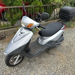 アクシストリート　125cc   実動　リヤボックス付き　サービスマニュアルとパーツカタログありの画像