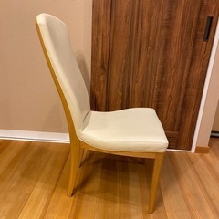 カリモク ダイニングチェア 現行品 新品時7.7万円　の画像