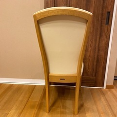 カリモク ダイニングチェア 現行品 新品時7.7万円　の画像