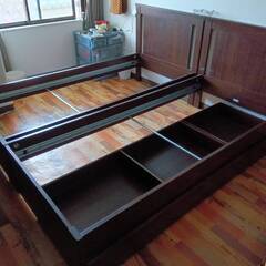 A・手渡しのみ！IKEAシングルベッドフレーム SONGESAND　サイズ：90×200cm（1台、スノコ付き） （写真奥側の物になります）の画像