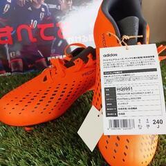 アディダスサッカーシューズ。
