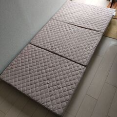【ほぼ新品】三つ折マットレス