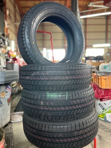新品VRX3  215/60R17 2024 スタッドレス　CHR アルファード　エスティマ　カローラクロス他