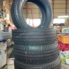 新品VRX3  215/60R17 2024 スタッドレス　CH...