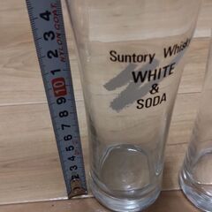 長めのグラス3個の画像