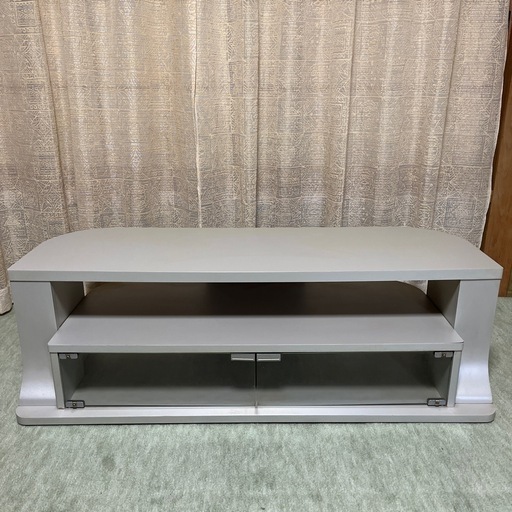 シルバーグレーのお洒落なテレビ台