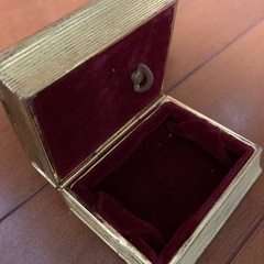 ブック型オルゴール　アクセサリー入れ　の画像