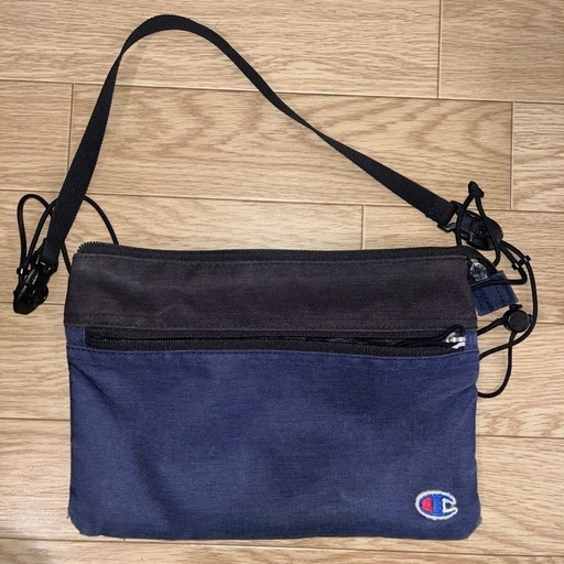 championサコッシュ