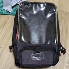 バイク用のマグネット式タンクバッグの画像