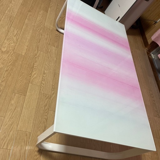 ガラスのテーブル