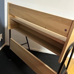 木目パソコンデスクの画像