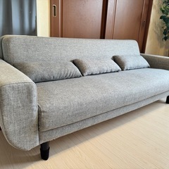 綺麗三人掛けソファーの画像