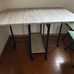 【タイムセール！！】テーブル&チェア2脚セットの画像