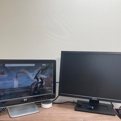 モニター２台（22型と18.5型）