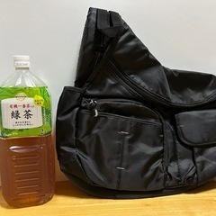 2Lのペットボトルが楽々入るボディバック