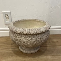 花瓶　壺　ディスプレイ用什器　アンティーク風壺の画像