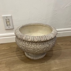 花瓶　壺　ディスプレイ用什器　アンティーク風壺の画像