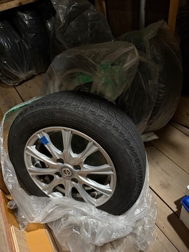 値下げしました！(受け渡し早い者勝ち) 4本セット　ホイール付き　スタッドレスタイヤ　165/70/R14