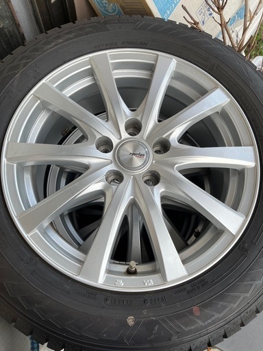 アルミホイール付きスタッドレスタイヤ