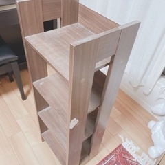 4段の棚の画像
