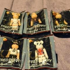 《ベアブリック》　FRED PERRY
