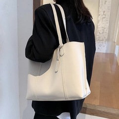 新品未使用！ SHEPP
ファスナー付き PUトートバッグ格安で！の画像