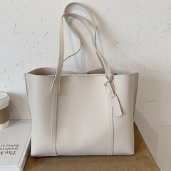 新品未使用！ SHEPP
ファスナー付き PUトートバッグ格安で！