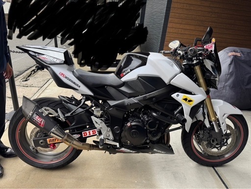 カスタム多数！車検残1.5年SUZUKI GSR750