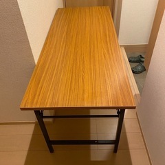 折りたたみテーブルの画像