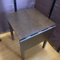 テーブル※大きさ調節可能