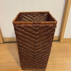 おしゃれな籐の物入れ　ゴミ箱や長物入れにの画像