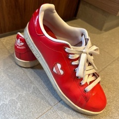 スニーカー　adidas 