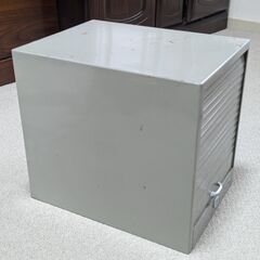 シャッター扉付レターケース Ａ４タテ ５段 ライトグレー /スチール製の画像