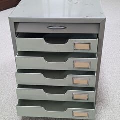 シャッター扉付レターケース Ａ４タテ ５段 ライトグレー /スチール製の画像