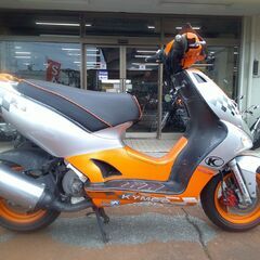 NO.5198　ＫＹＭＣＯ　スーパー９Ｓ　水冷２サイクルエンジン　前後ディスクブレーキ　１２インチタイヤ　オレンジ＆シルバー　の画像
