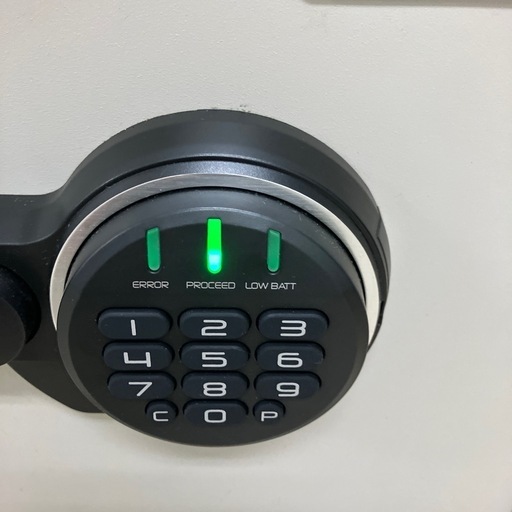 I2410-772 Sentry Safe 金庫 テンキー式 取説なし ボタンの反応・開閉確認済み 中古
