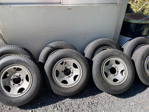 ハイエース　スタッドレス　8本まとめ売り